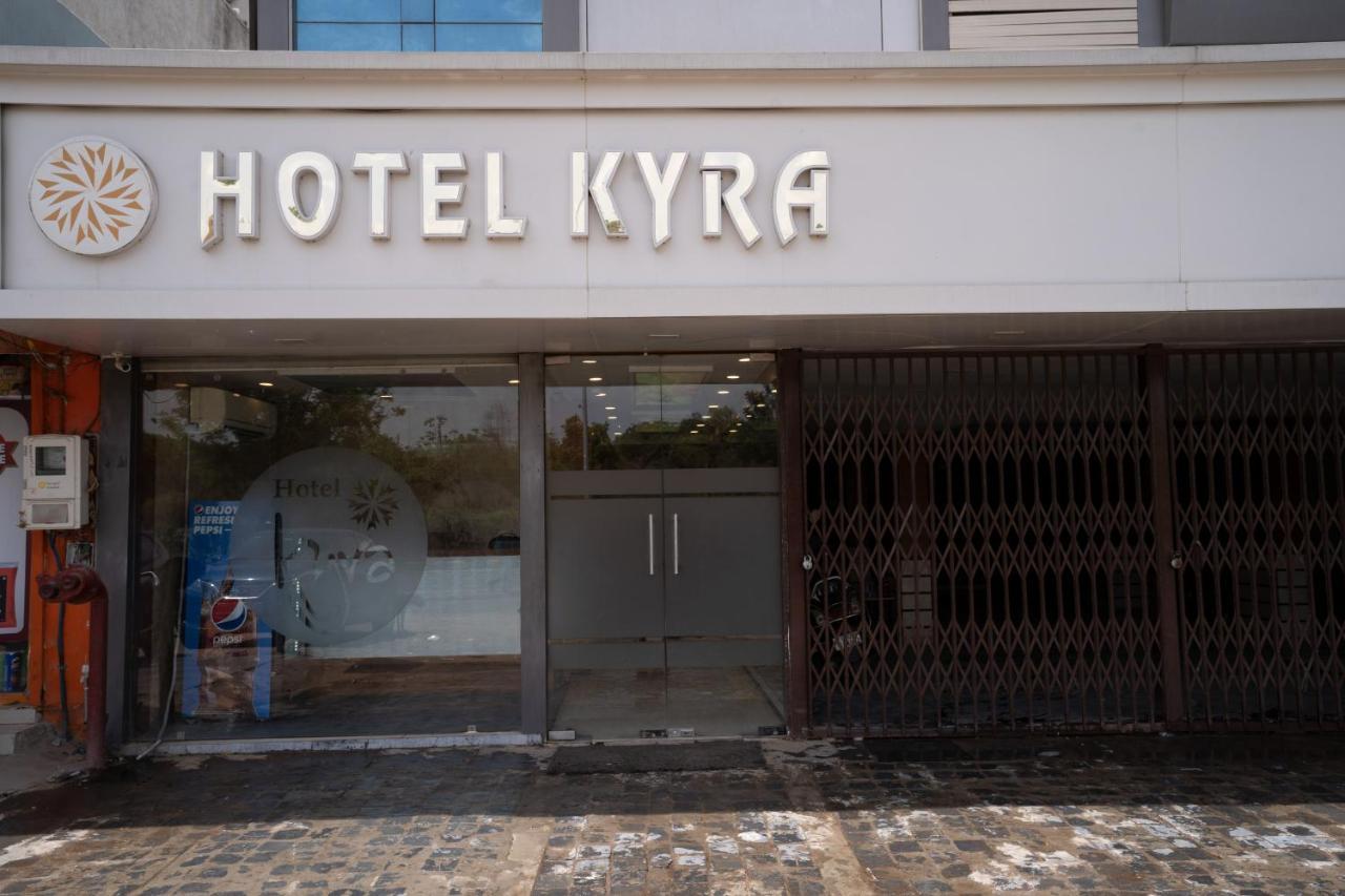 Hotel Kyra Airport Ахмедабад Екстер'єр фото